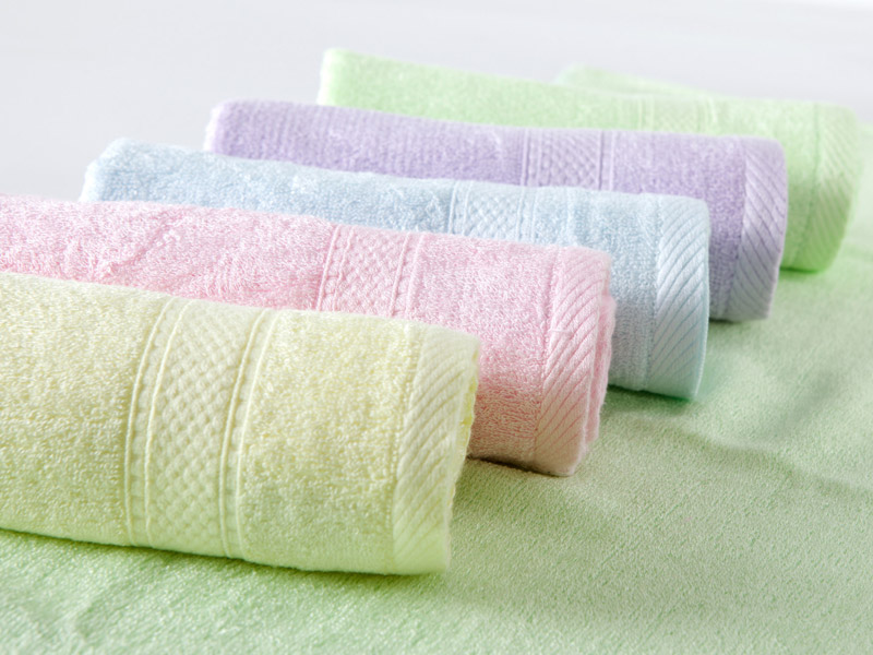 红色时尚毛浴巾套件